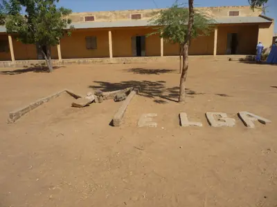 La cour de l'école de Melga.